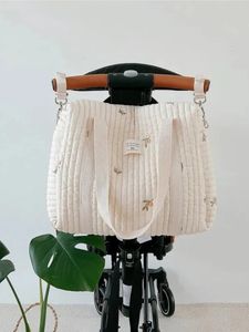 Bolsas de pañales Bolsa de pañales para el cuidado del bebé estilo coreano, bolso de hombro para momia, cochecito acolchado bordado, organizador de almacenamiento de pañales, bolsos grandes 231127