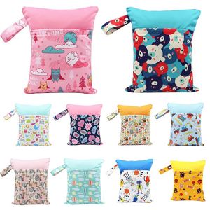 Luiertassen Gedrukt Pocket Nappy Tassen Dubbele Pocket Doek Handvat Wetbags Herbruikbare Wet Dry Tassen Nieuwste 37 Designs Groothandel 5303 Q2