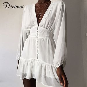 Dicloud Sexy Plunge V Cuello Vestido de verano de mujer Encaje blanco Manga larga Mini Fiesta de boda Ruffle Ropa elegante 210623