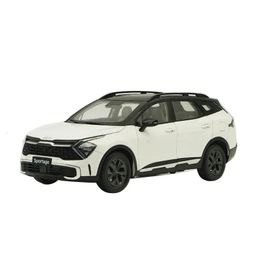 Fundición a presión 1/18 Escala Kia Spirtage Aleación Simulación Modelo de coche Colección de decoración Hobby para adultos Juguete de metal Regalo Pantalla estática 240115