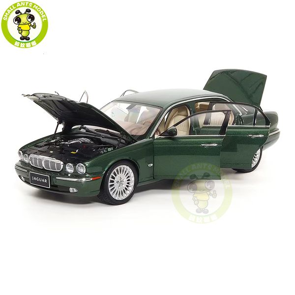 Diecast Model 1 18 Quasi reale 810502 XJ X350 XJ6 Green Toy Car Regali per amici Padre 230705