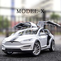 Diecast Model 1 20 Tesla X Alloy Car Metal Toy Modified Vehicles Simulation Collection Sound Light Kids Gift 230814