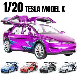Diecast model 1 20 Tesla X Metal Toy Car 1 20 Miniature Alloy Vehicle Trek Back Sound Light Collection cadeau voor jongenskinderen 230818