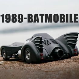 Diecast Model 1 24 Batmobile Bat 1989 Legering Auto Speelgoed Diecasts Metalen Casting Geluid en Licht Trek Speelgoed Voor kinderen Voertuig 231027