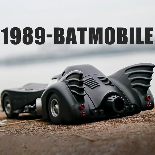 Modèle moulé sous pression 1/24 Batmobile Bat 1989 jouet de voiture en alliage moulé sous pression en métal moulé son et lumière jouets pour enfants véhicule 231027