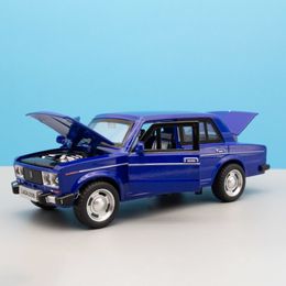 Diecast Model 1 32 Alloy Lada 2106 Toy Car Classic Metal Die Casting Sound Light Pull Back Toys Vehicle for Collection Kids cadeau 230815