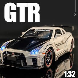 Diecast modelo 1 32 GTR35 Racing Alloy Car Metal Toy Vehicle Coleção Miniatura Simulação Boy Gift 230912