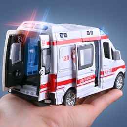 Diecast Model 1 32 Simulatie Ambulance Model Legering Pull Back Back Round en Light Die-Casting Car Toy Speeltjes speelgoedcadeau 230811