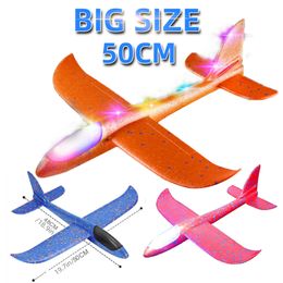 Modèle moulé sous pression 50CM Big LED Flash Planeur Mousse Avion Main Lancer La Lumière Inertial AirPlane EPP Amusement En Plein Air Des Enfants Jouets pour Enfants Cadeau 230518