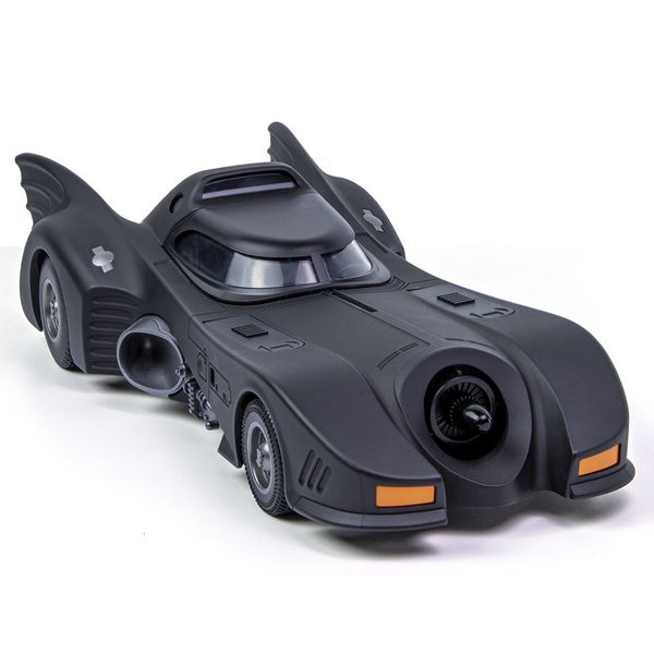 Diecast Model car 1 18 Diecast Toy Vehicle Simulación 1989 Batmobile Alloy Car Model Sound and Light Metal Pull Back Car Toys Kids Boys Regalo 230906