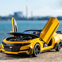 Diecast Model auto 1 32 Legering Diecast Auto Model Camaro Pull Back Geluid Licht Kinderen Speelgoed Auto Collectie Voor kinderen geschenken 230711