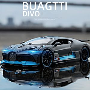 Diecast model auto 1 32 bugatti divo legering Diecasts speelgoedauto pull back metalen voertuigen miniatuur s voor kinderen kerstcadeaus 221129