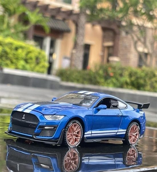 Modèle Diecast Car 1 32 Supercar de simulation haute Ford Mustang Shelby GT500 ALLIAGE PULL Back Kid Toy 4 Open Door Enfants039S Gift8561408