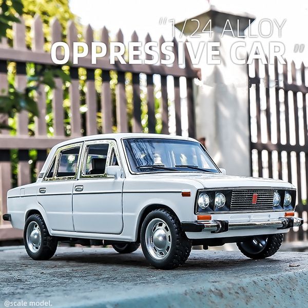 Diecast Model Car 124 LADA NIVA Classic Car Alloy Car Model Diecast Metal Toy Car Véhicules Modèle Haute Simulation Collection Childrens Gift 230617