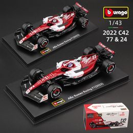 Diecast model auto bburago 1 43 Alfa Romeo Team Orlen C42 # 77 Bottas Racing 24 # Guanyu Formule One Alloy Car Model Toy Die Cast Voiture 230815