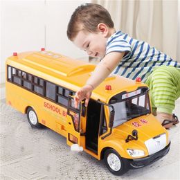 Modèle de voiture moulé sous pression Grande taille Simulation Bus scolaire Jouets Inertie Véhicule Modèle moulé sous pression avec lumière sonore Pull Back Car Enfants Garçons Jouets éducatifs 230829