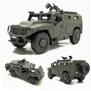 Diecast model Auto Hoge Simulatie 1 32 Legering Glijdende Russische gepantserde voertuig Explosieverdichte Militaire model Sound Light Control Car Kids Toys 230111