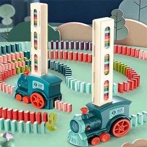 Diecast model auto kinderen elektrische domino trein auto -set geluid licht automatisch leggen dominoes baksteen blokken game educatief diy speelgoed cadeau 220930