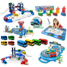 Gegoten modelauto De Tayos Little Bus Pull Back Cartoon Bus Parkeerplaats Speelgoed Matching track voor kinderen Minibus Legering auto Collectie van Tayo Scène 230919