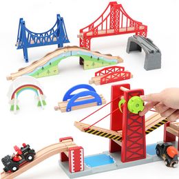 Diecast Model car Wooden Train Track Racing Railway Toys Todo tipo de Bridge Track Accesorios aptos para Biro Wood Tracks Juguetes para niños Regalo 230712