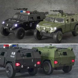 Diecast Model Cars 1 24 Modèle de voiture blindé en alliage militaire Diecasts Metal Toy Véhicules hors route