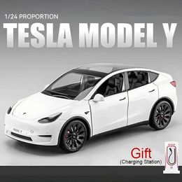 Diecast modelauto's 1/24 schaal Tesla Model y Die-casting legering speelgoedmodel Cars simulatie met geluid en lichte pull-back-functie ingesteld voor jongens speelgoedcadeausl2405