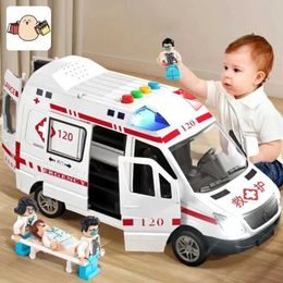 Modèle Diecast Cars 1 32 Modèle d'ambulance en alliage Simulation Sound Back Sound and Light Die Cast Alloy Tot Toy Set Childrens Birthday Gift Y240520IXRU