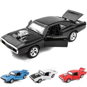 Diecast modelauto's 1/32 snel furious 7 1970 Dodge Charger R/T Die Cast Alloy Mini Toy Car Auto Getrokken Back Soundlight Series Childrens GiftSl2405