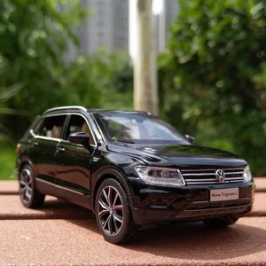 Diecast Model Cars 1 32 Tiguan L Modèle de voiture en alliage en alliage SUV Die Cast Metal Car High Sound Light Model Collection voiture Childrens Toy GiftsL2405