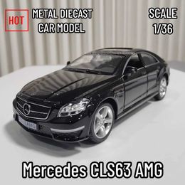 Modèle Diecast Cars 1/36 Mercedes CLS63 AMG Reproduction Car Modèle proportionnel Metal Die Coulage micro-inverse Série de voitures de Noël Gift Childrens Toysl2405