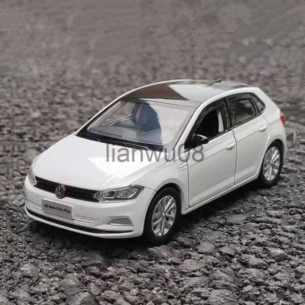 Voitures miniatures moulées sous pression 132 Volkswagen VW POLO Plus Alliage de voiture Diecasts Véhicules jouets Modèle de voiture Son et lumière Pull back Car Toys For Kids Gifts x0731