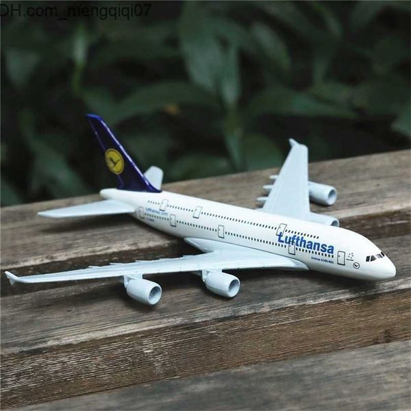 Diecast Model Cars Allemagne Lufthansa Airlines A380 Aircraft Alloy Diecast Model 15cm Aviation Collection Miniature Souvenir Ornement 220630 Z230701