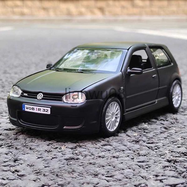 Diecast Model Cars Maisto 124 Volkswagen VW Golf R32 Alloy Car Diecasts Toy Vehicles Car Model Miniature Scale Model Car Toy para niños x0731