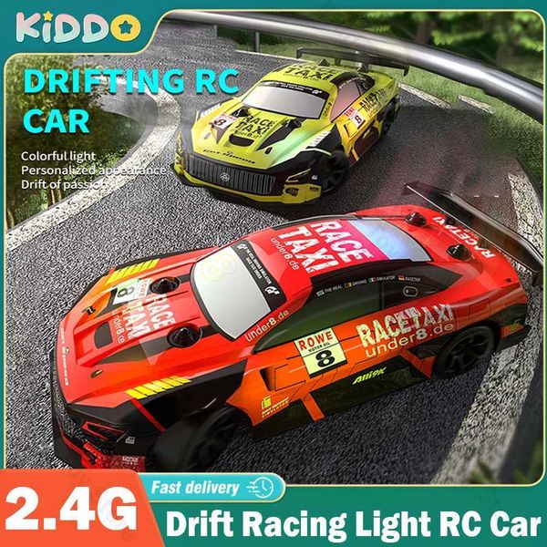 Modèle Diecast Cars RC Car Drift Racing Car 2,4g 30 km / h Modèle léger High-Speed Off-Road Wireless Remote Control Car Toy Childrens Christmas Gift J240417