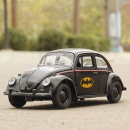 Diecast model Diecast 1 36 Voertuig 13cm Cartoon Retro Batmans Beetle Car Ally Model Deur Opening Pull Back Toy Cars Kids cadeau jongens 230509