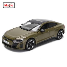 Diecast model Maisto 1 25 Audi rs e tron ​​gt zeer gedetailleerde die cast precisie Model Autocollectie Geschenk 230821