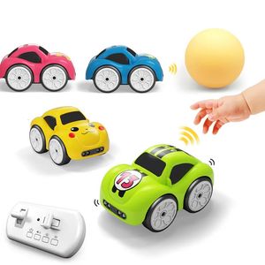 Diecast Model RC Intelligente Sensor Afstandsbediening Cartoon Mini Auto Elektrische Smart Muziek Verlichting Kinderen Speelgoed Gift 231017