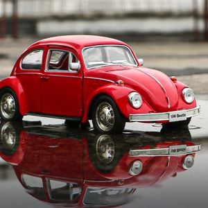 Diecast Model Simulation Exquisite Diecasts Toy Vehicles 1967 Retro Classic Beetle RMZ city 1 36 Alliage Collection Car Christmas Gifts 230617