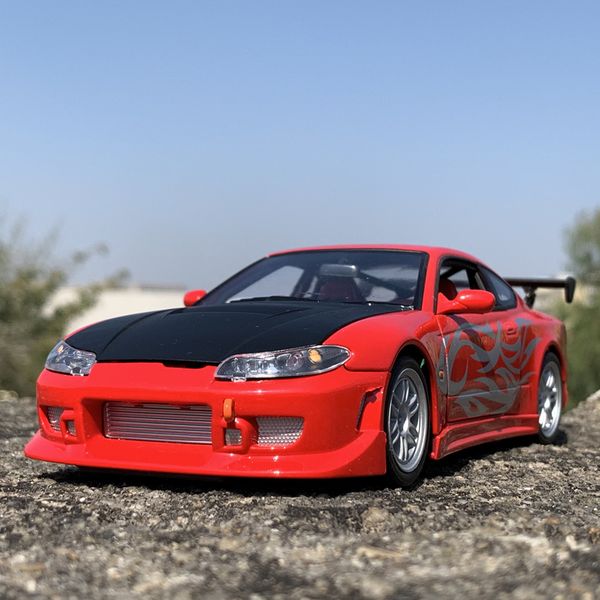 Modèle moulé sous pression Welly 1/24 Nissan Silvia S15 Refit Wide Body Car Model Diecasts Metal Toy Performance Sports Car Model High Simulation Kids Gift 230509
