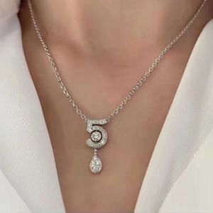 Collier numérique 5 gouttelettes d'eau bijoux pour femmes S925 corps entier argent pur plaqué platine 18 carats délicatement chaud 2022 nouveau