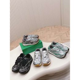 Ding Edition 2024 Autumn Wang Yibo Zhou Yutong Same Style Sports en Casual Women's Color Blocked Couple Old Dad Shoes