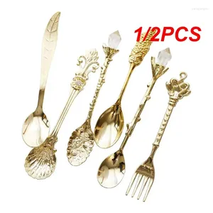 Conjuntos de vajilla 1/2PCS Vajilla de corte de estilo europeo Estilo real Metal tallado Tenedor de fruta Cuchara de café vintage Mesa de postre decorativa