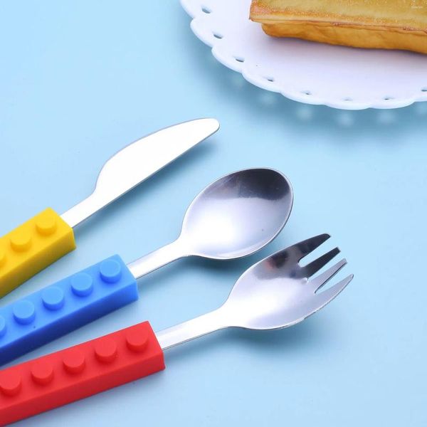 Conjuntos de vajillas 3 unids Juego de cubiertos para niños Cuchillo inoxidable Tenedor Cuchara Cena de acero Vajilla Bloques de construcción de silicona Mango Alimentador para bebés