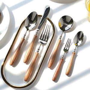 Dijkartikelen sets 4/6-delige 18/8 roestvrijstalen flatware/bestek set vork messpoon met houten handgreep serveergerei