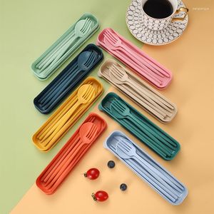 Conjuntos de vajilla 4 unids / set Cubiertos Seguro Trigo Paja Cuchara Tenedor Palillos con Caja Portátil Uso de Camping Accesorios de Cocina al por mayor