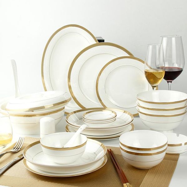 Ensembles de vaisselle 50pcs / ensemble rayé doré conçu en porcelaine fine en céramique restaurant couverts plats et assiettes en porcelaine