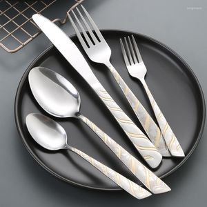 Ensembles De Vaisselle 5pcs Vaisselle En Acier Inoxydable Couteau Fourchette Cuillère Dîner Ensemble Couteaux Et Fourchettes À Steak À Queue Inclinée Couverts À Gaufrage