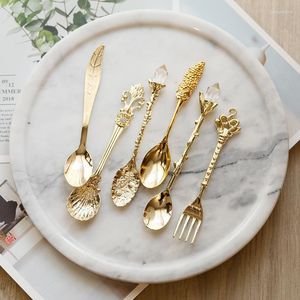 Dinware sets 6pcs vintage lepels vork bestek set mini koninklijke stijl metaalgoud gesneden theelepel koffie fruit dessert keukengereedschap