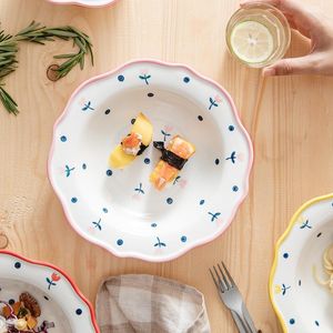 Ensembles de vaisselle Jolie fille en forme de coeur en céramique Ménage Vaisselle créative Floral Fleur japonaise Assiette à pâtes Four à micro-ondes Disponible