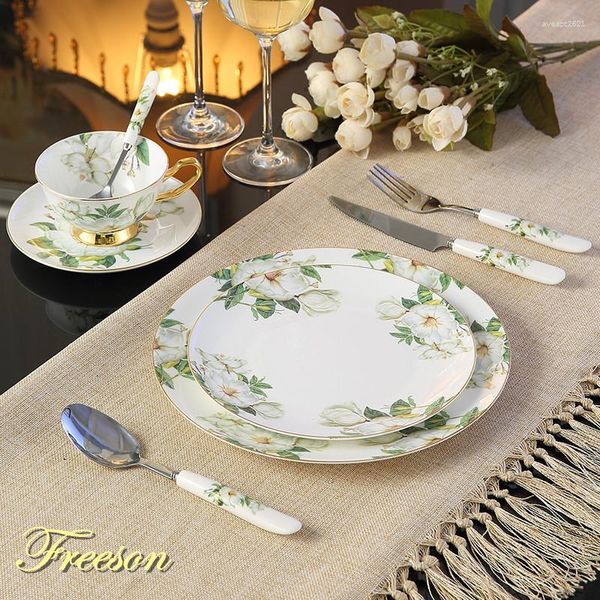 Ensembles de vaisselle Europe Pastorale Bone China Service de table avec fourchette Couteau Plats Assiettes British Royal Advanced Porcelain Repas Couverts